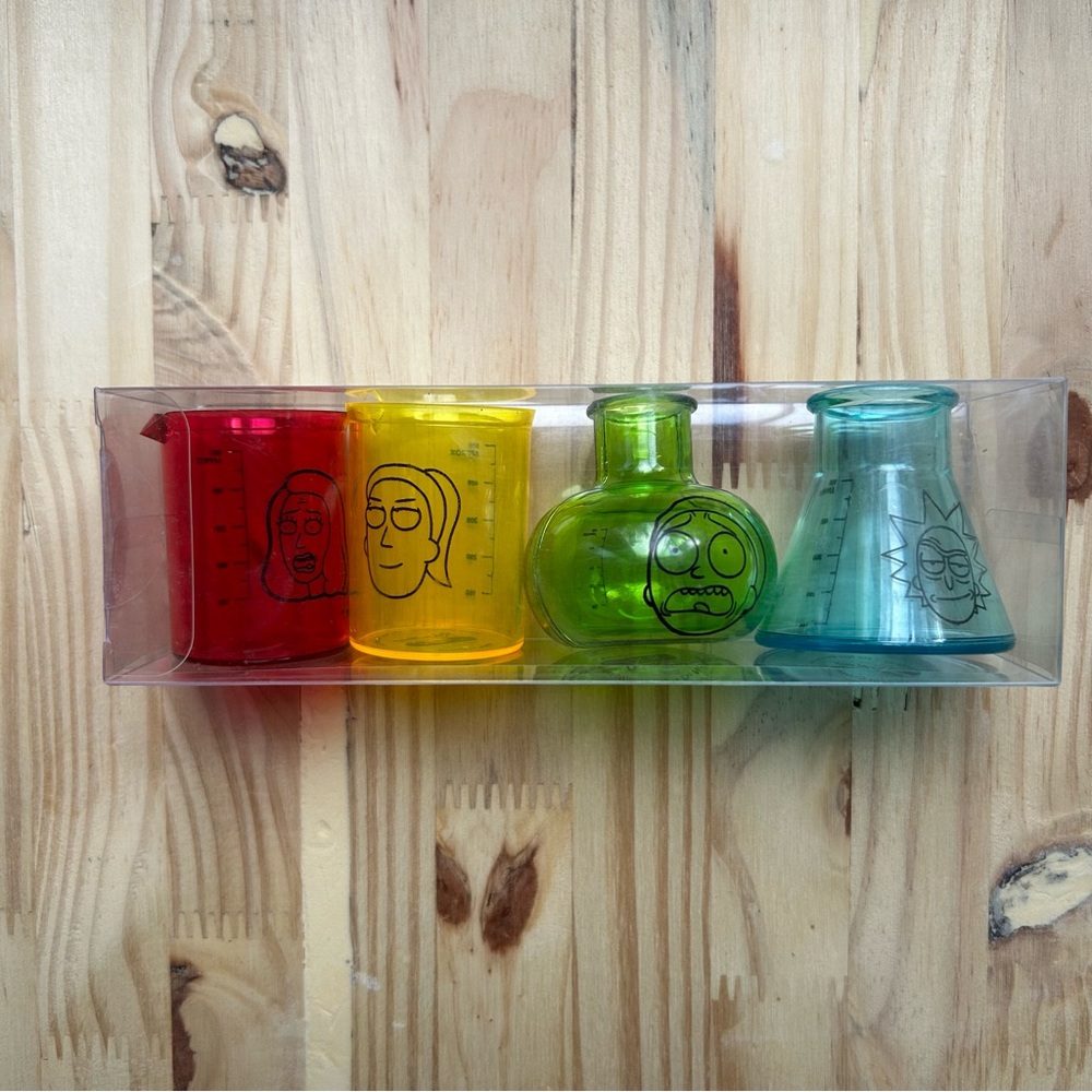 NWB Loot Crate Sci-Fi Rick & Morty Mini Beaker Plastic Shot Glass Set